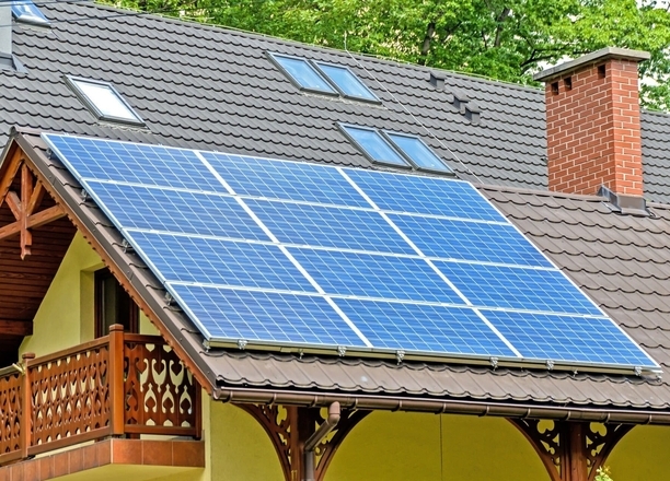 Peut-on installer un panneau solaire soi-même ? 